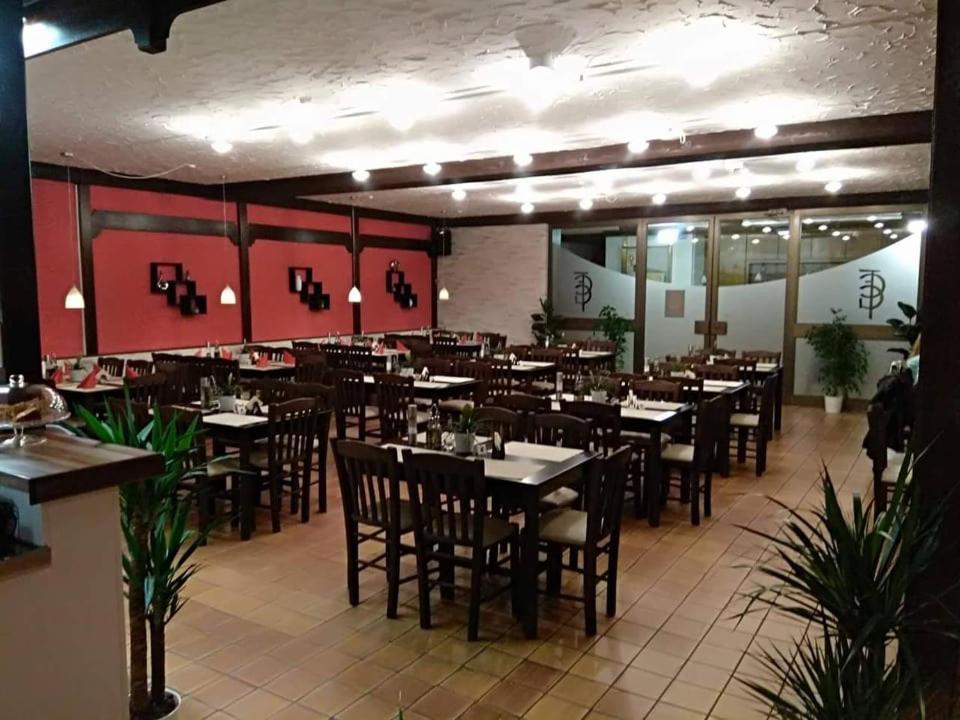 Hostel Restaurant El Greco Gundelfingen an der Donau Exterior foto